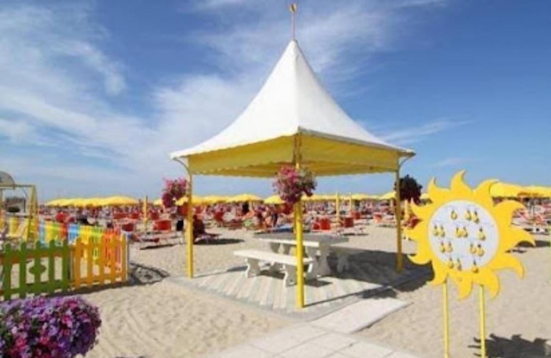 Hotel Sabbia D'Oro Rimini Bagian luar foto