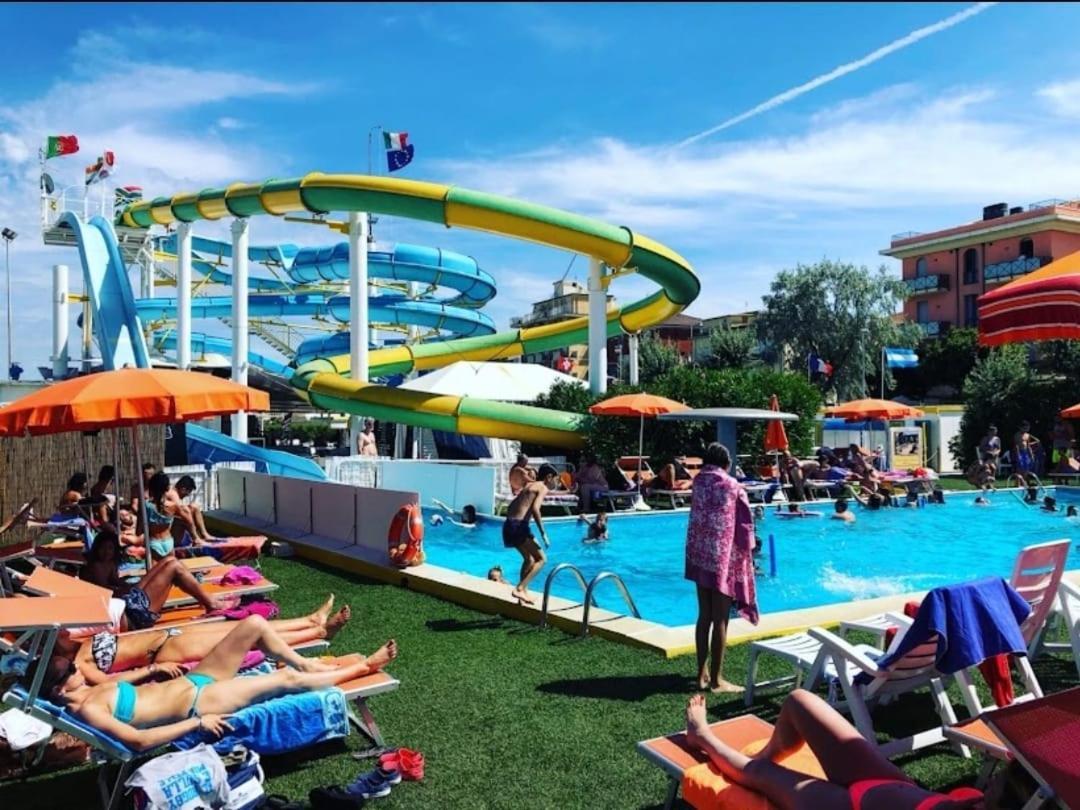 Hotel Sabbia D'Oro Rimini Bagian luar foto